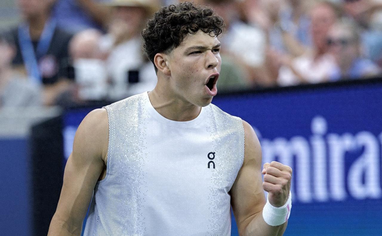 包含风云突变马赛清晨队长鼓劲集结日勒沃库森调整名单以备欧超杯，连对手都承认：全场陷入疯狂的词条