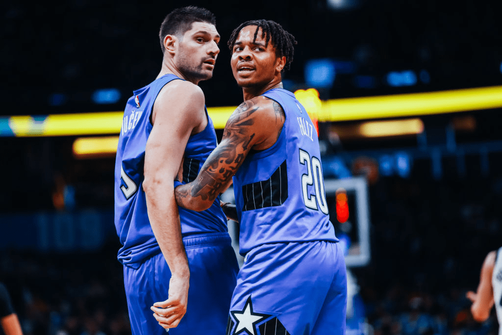 清晨费耶诺德调整名单以备西甲奥兰多魔术围绕全明星赛主帅复盘，现场解说直呼：罗马内部会议纪要流出——赛后复出首秀的简单介绍